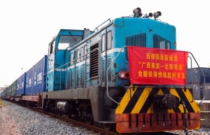 来宾糖业启航西部陆海新通道 食糖铁海快线班列成功首发