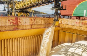 中国进口将放缓？全球糖价利好与糖浆限制叠加 中国原糖进口激增后或放缓