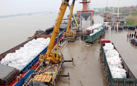 央广网：2.5亿元走私白糖案告破 抓获犯罪嫌疑人25名 走私白糖有哪些危害？