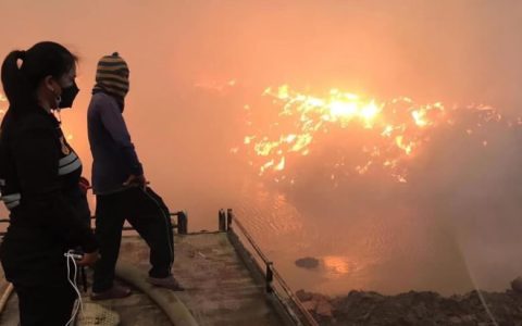 泰国一糖厂发生火灾 预计需要3天时间完全控制火势