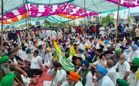 印度：蔗农“静坐”阻断公路 追讨7.2亿卢比拖欠蔗款