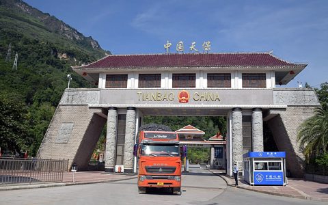 云南文山州口岸经济突破15亿元大关 进口甘蔗直达糖厂