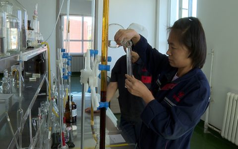 糖蜜废液“孵出”生态产品  福海县日生产70吨蜜糖酒精