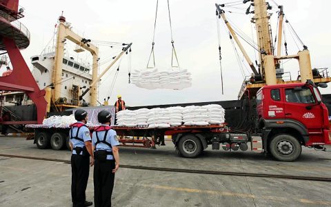 广东华糖公司5000多吨白砂糖出口到东盟国家