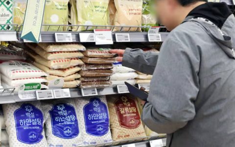 三大糖企合谋操纵价格案开审：被告当庭认罪，涉案金额高达3.27万亿韩元